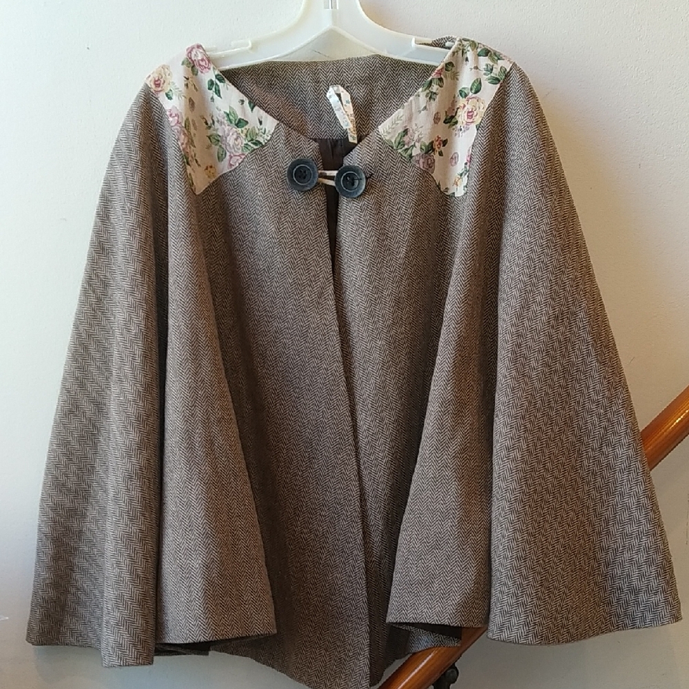 Miss Curvista Herringbone Floral Print Cape